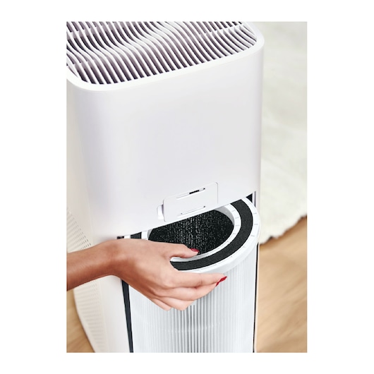 BLACKDECKER AP3560 air purifier with hand removing round filter, close-up view, indoor use.