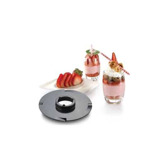 800W Black and Decker White Plastic Food Processor emulsifying blade accessory with strawberries and pink dessert in glasses