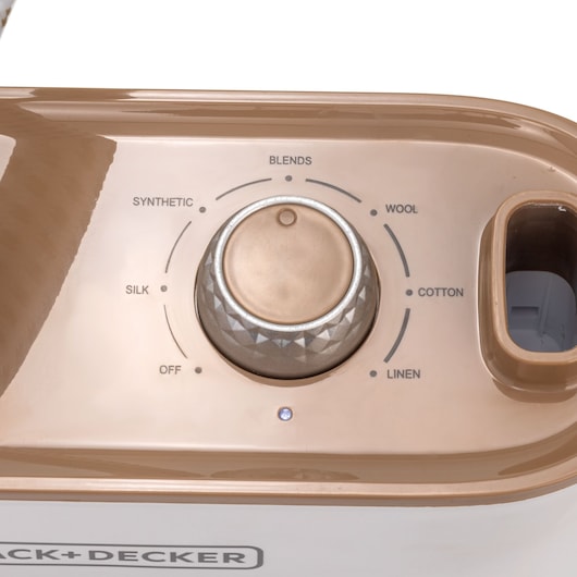 BLACK+DECKER GST2400 close-up of control knob with fabric settings silk, synthetic, blends, wool, cotton, linen.
