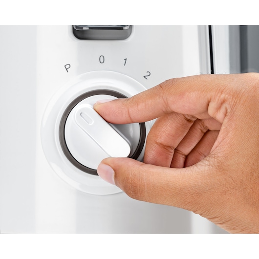 BLACKDECKER JE250 juicer control knob close-up, hand turning dial, white appliance, photography.