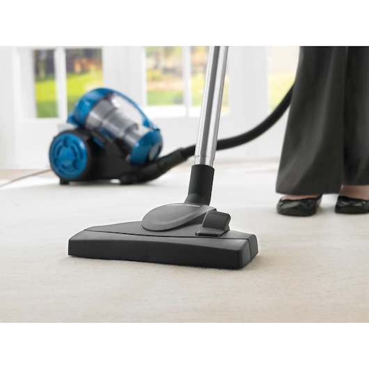BLACKDECKER VM2825 vacuum cleaner in use on carpet, close-up of nozzle and canister in background